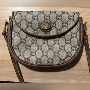 Gucci plus Beige Monogram Mini Clutch